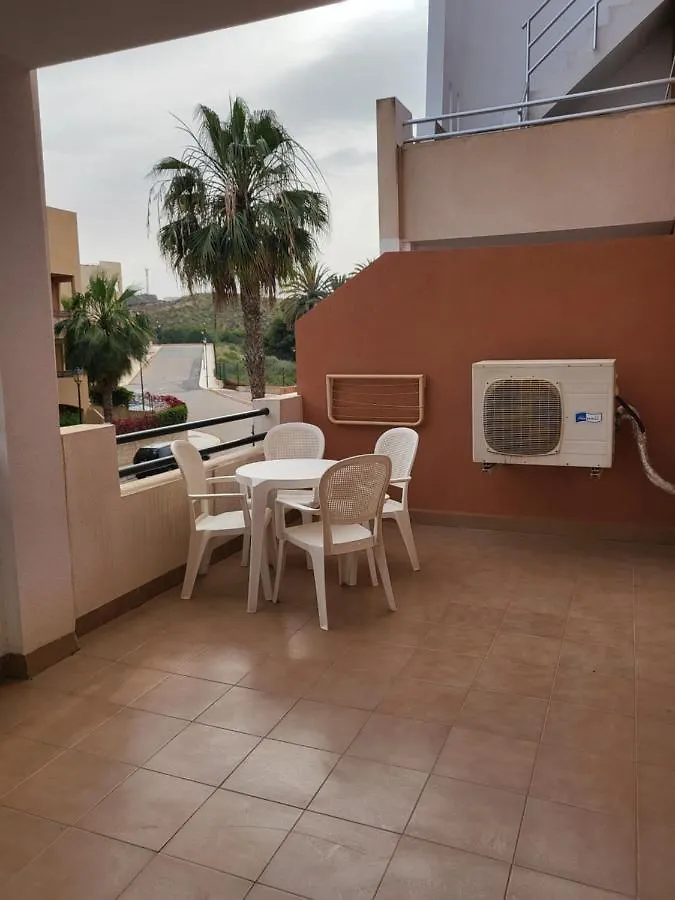 ¡Apartamento en primera línea con terraza y cerca de la piscina comunitaria! Vera Apartamento