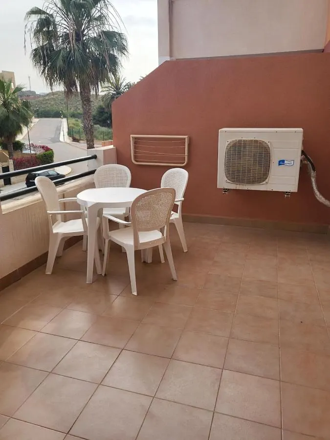 ¡Apartamento en primera línea con terraza y cerca de la piscina comunitaria! Vera
