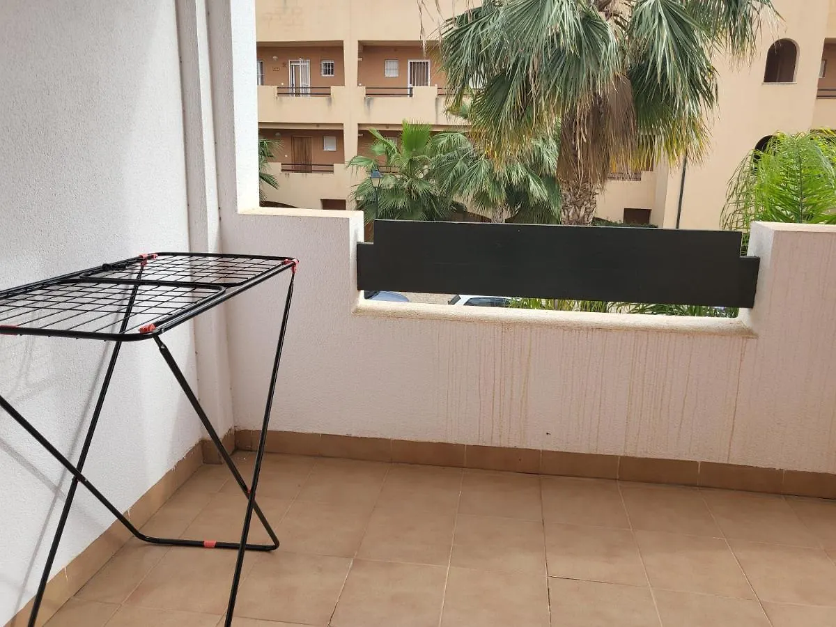 ¡Apartamento en primera línea con terraza y cerca de la piscina comunitaria! Vera Apartamento